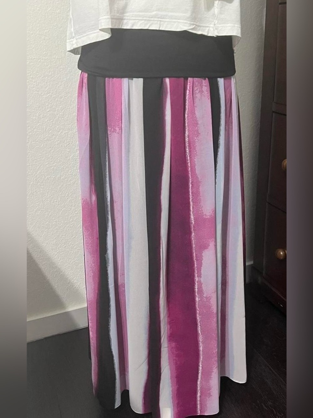DKNY Abstract Print Midi Skirt – Size L – Excellent Condition